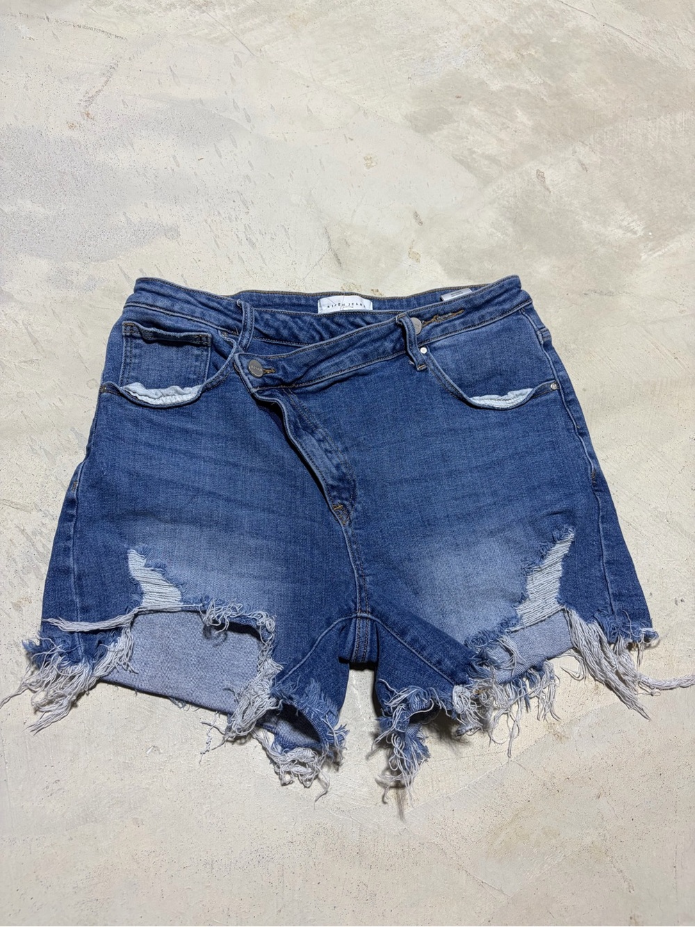 Risen jeans Women's Distressed Denim Shorts asymmetrical xl